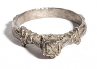 Reinassance Silver Ring, 15th - 16th century; diam cm 1,9. Provenance: English private collection.