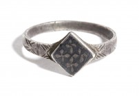 Ancient Silver Ring with Dark Bezel, 17th - 18th century; diam cm 1,8. Provenance: English private collection.