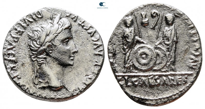 Augustus 27 BC-AD 14. Lugdunum (Lyon)
Denarius AR

19 mm, 3,42 g

CAESAR AV...