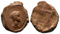 Ancient Roman Terracotta Theater Ticket. Condition: Very Fine

Weight: 2,10 gr
Diameter: 23,50 mm