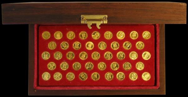 Kings and Queens of England a rare 43 miniature medal set in 22 carat gold, each...