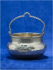 SCHWEIZ - SCHÜTZENPOKALE UND SCHÜTZENMEMORABILIA
Fribourg
Servier-Gefäss in Silber 1905. Fribourg. Tir cantonal. 268.00 g. Martin -. Sehr selten / V...