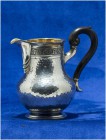 SCHWEIZ - SCHÜTZENPOKALE UND SCHÜTZENMEMORABILIA
Fribourg
Milchkännchen in Silber mit vergoldetem Innenbereich 1905. Fribourg. Tir cantonal. 96.00 g...