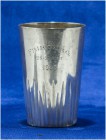 SCHWEIZ - SCHÜTZENPOKALE UND SCHÜTZENMEMORABILIA
Fribourg
Schützenpokal in Silber 1906. Fribourg. Inauguration du Stand des Daillettes. Martin 146. ...