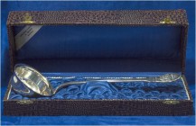 SCHWEIZ - SCHÜTZENPOKALE UND SCHÜTZENMEMORABILIA
Fribourg
Schöpf-Löffel in Silber 1934. Fribourg. Tir fédéral. 261.00 g. Martin -. In Originalschach...