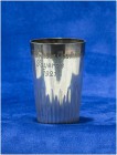 SCHWEIZ - SCHÜTZENPOKALE UND SCHÜTZENMEMORABILIA
Waadt
Schützenbecher in Silber 1921. Payerne. Tir Jeunesses vaudoises. 45.00 g. Martin -. Sehr selt...