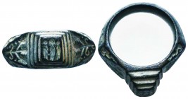 Very İmportant and delicately decorated Seal Ring, depicting three standing imperial figures, C. 1st - 2nd Century AD.

Condition: Very Fine

Weight: ...