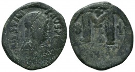 Justinian I AE Follis 527-565 AD

Condition: Very Fine

Weight: 16.10 gr
Diameter: 30 mm
