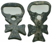 Medieval/Crusades Europe, c. 9th-14th century AD. Bronze Cross Belt Buckle,

Condition: Very Fine

Weight: 9,6gr
Diameter: 36mm