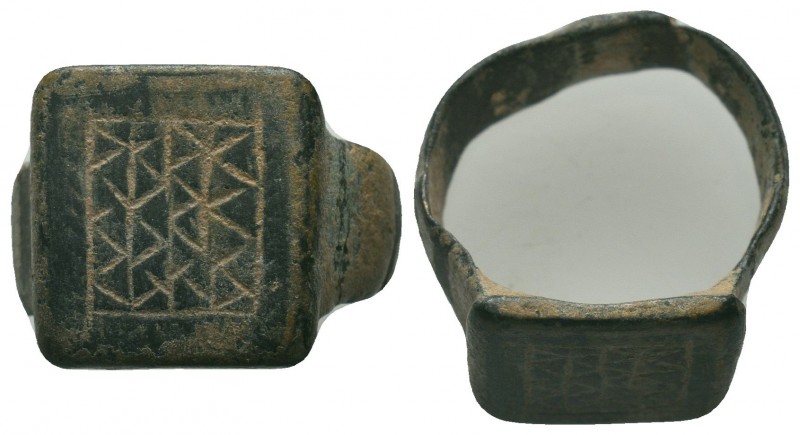 Byzantine Empire, c. 8th-12th century. Bronze ring 

Condition: Very Fine

W...