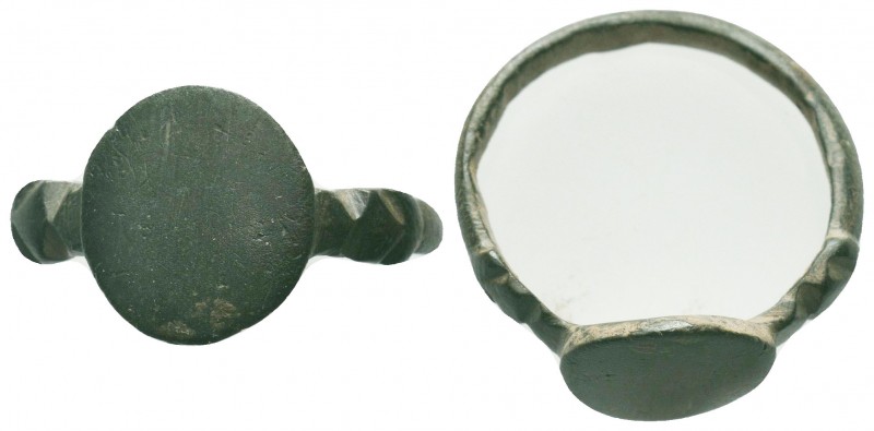Byzantine Empire, c. 8th-12th century. Bronze ring 

Condition: Very Fine

W...