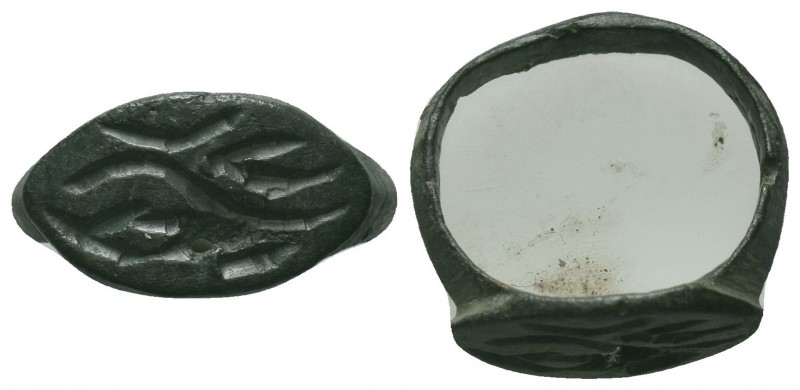 Byzantine Empire, c. 8th-12th century. Bronze ring 

Condition: Very Fine

W...