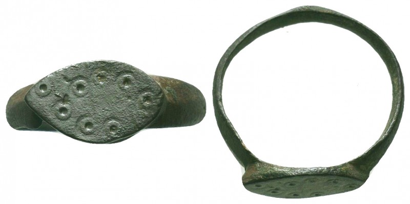 Byzantine Empire, c. 8th-12th century. Bronze ring 

Condition: Very Fine

W...