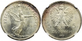 Nike, 5 zloty Warsaw 1928 - NGC MS62
Rzadszy wariant z przesuniętym znakiem.
Wyjątkowej świeżości egzemplarz z delikatnym menniczym meszkiem. 
Pięk...