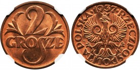 2 grosze 1937 - NGC MS67 RD
Menniczy egzemplarz z mocnym blaskiem. Pożądany i ceniony kolor czerwony.
Najwyższa nota w rejestrze NGC.&nbsp;
Jest to...