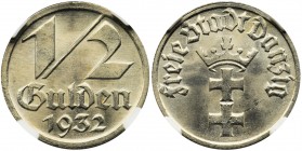 Free City of Danzig, 1/2 gulden 1932 - NGC MS64
Doskonały egzemplarz z mocnym, menniczym blaskiem.&nbsp;
Wysoka nota od NGC.
Reference: Parchimowic...