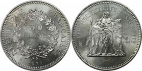 Europäische Münzen und Medaillen, Frankreich / France. Herkulesgruppe. 50 Francs 1977, Silber. Stempelglanz