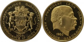 Weltmünzen und Medaillen, Gabun / Gabon. Präsident Leon M'Ba. 100 Francs 1960, Gold. 0.93 OZ. KM 4. PCGS PR65 DCAM
