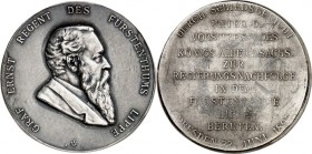 ALTDEUTSCHE LÄNDER und ADEL, 1806-1918. 
LIPPE-DETMOLD. 
Alexander 1895-1905. Medaille 1897 (Sign. R -D) a.d.Einsetzung v. Graf Ernst v. Lippe-Biest...