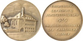 ARCHITEKTUR. 
MUSEEN. 
BERN (Schweiz). Medaille 1939 (v. Huguenin) a.d. Einweihung d. Schweizer Schützenmuseums. Ansicht d. Gebäudes / 7 Z. Schrift....
