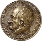 PERSONEN. 
DICHTER und SCHRIFTSTELLER. 
GOETHE, Joh. Wolfgang v. *1749 Frankfurt/M. +1832 Weimar. Eins. Medaille 1949 (unbek. Sign.) a.s. 200. Gebur...