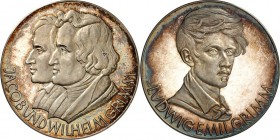 PERSONEN. 
DICHTER und SCHRIFTSTELLER. 
GRIMM, Jacob u. Wilhelm *1785/1786 Hanau +1863/1859 Berlin. Medaille o.J. (v. Holl) Beider Brb. n.l. / Brb. ...