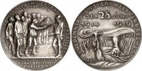 GESCHICHTE u. VERKEHRSWESEN. 
KRIEG und FRIEDEN. 
Weimarer Republik. Medaille 1929 (v. K. Goetz)10 Jahrestag des Diktates v. Versailles u. 15 J. Sar...