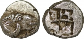 TROAS. Kebren. Diobol (5th century BC).
Obv: Head of ram right.
Rev: Quadripartite incuse square.
Weber 5341.
Condition: Very fine.
Weight: 1.14 g.
Di...