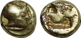 IONIA. Phokaia. EL 1/24 Stater (Circa 625/0-522 BC).
Obv: Helmeted head right; below, small seal right.
Rev: Quadripartite incuse square.
Bodenstedt 1...