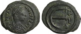 JUSTINIAN I (527-565). Pentanummium. Constantinople.
Obv: D N IVSTINIANVS P P AVG.
Diademed, draped and cuirassed bust right.
Rev: Large E; RV to righ...