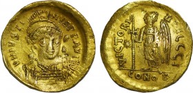 JUSTIN I (518-527). GOLD Solidus. Constantinople.
Obv: D N IVSTINVS P P AVG.
Helmeted and cuirassed bust facing slightly right, holding spear and shie...