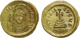 HERACLIUS (610-641). GOLD Solidus. Constantinople.
Obv: δ NN ҺЄRACL PER AV.
Draped bust facing, wearing crown with plume and pendilia, and holding glo...