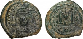 Maurice Tiberius (582-602). Ae. 40 Nummi.Nicomedia, year 6 (587/8). Obv: Helmeted and cuirassed bust facing, holding globus cruciger and shield. Rev: ...