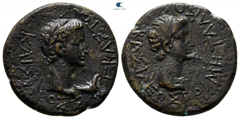 Kings of Thrace. Augustus with Rhoemetalces I 11 BC-AD 12. 
Bronze Æ

22 mm.,...