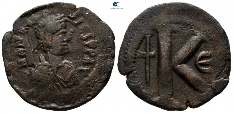 Anastasius I AD 491-518. Constantinople
Half follis Æ

30 mm., 8,85 g.

ver...