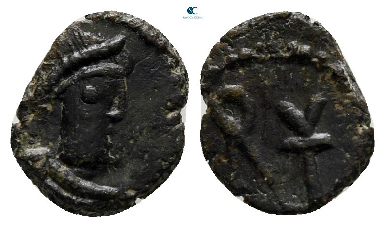 Anastasius I AD 491-518. Constantinople
Nummus Æ

9 mm., 0,57 g.

very fine...