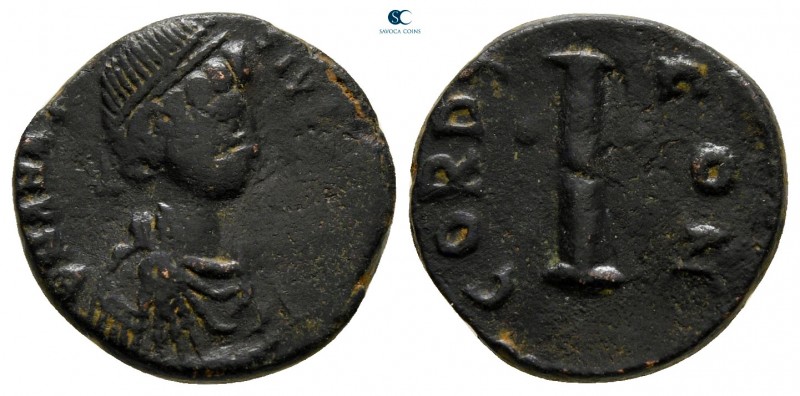 Anastasius I AD 491-518. Constantinople
Decanummium Æ

15 mm., 2,19 g.

ver...