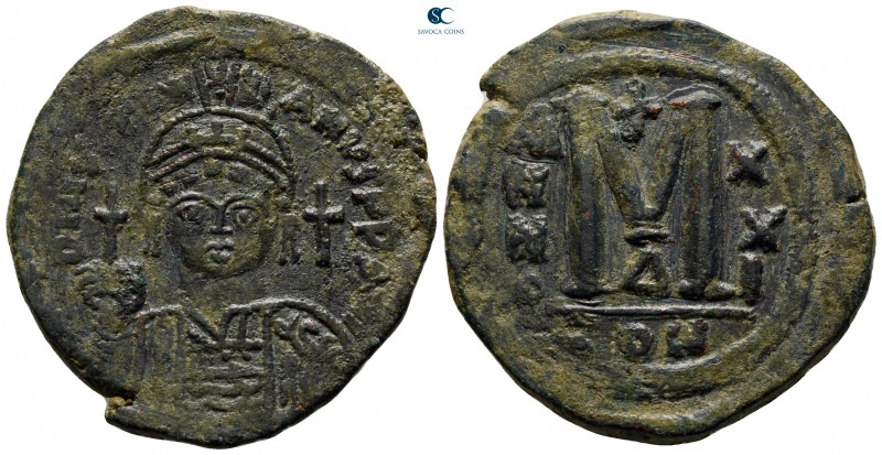 Justinian I AD 527-565. Constantinople
Follis Æ

35 mm., 19,97 g.

very fin...