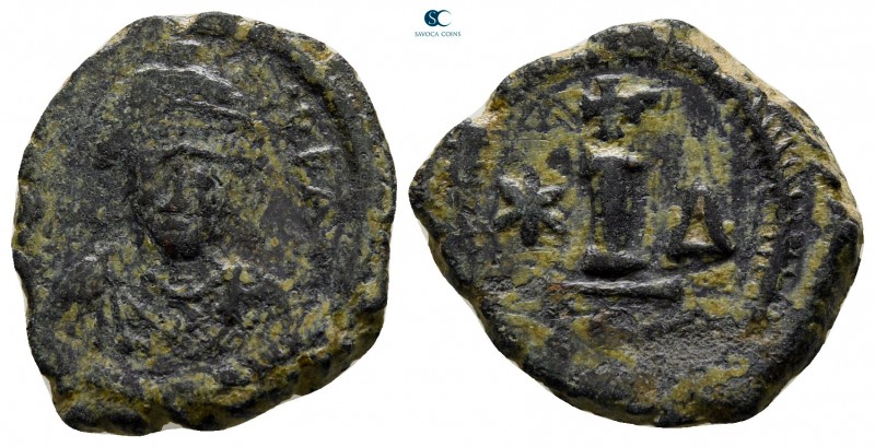 Maurice Tiberius AD 582-602. Constantinople
Decanummium Æ

19 mm., 2,88 g.
...