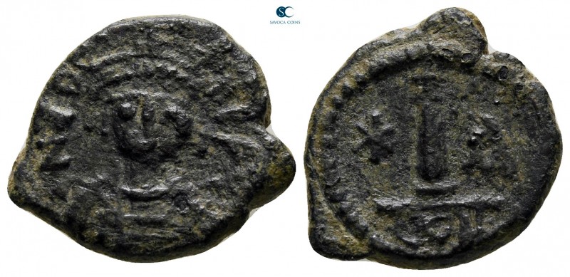 Maurice Tiberius AD 582-602. Constantinople
Decanummium Æ

19 mm., 3,44 g.
...