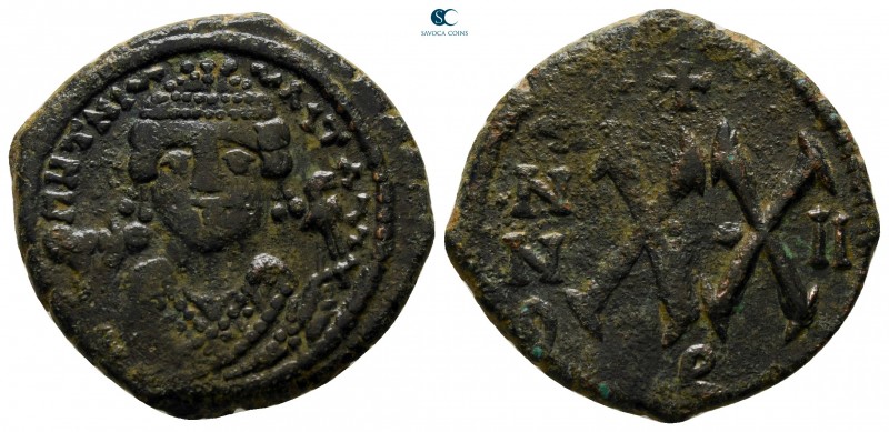 Maurice Tiberius AD 582-602. Theoupolis (Antioch)
Half follis Æ

23 mm., 6,37...