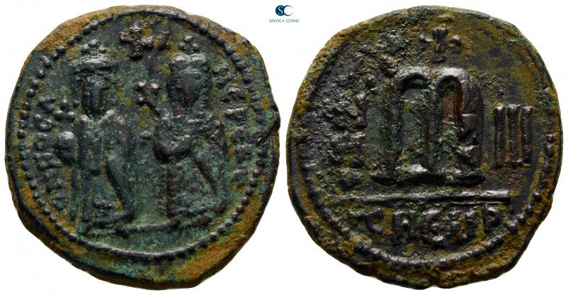 Phocas, with Leontia AD 602-610. Theoupolis (Antioch)
Follis Æ

30 mm., 10,24...