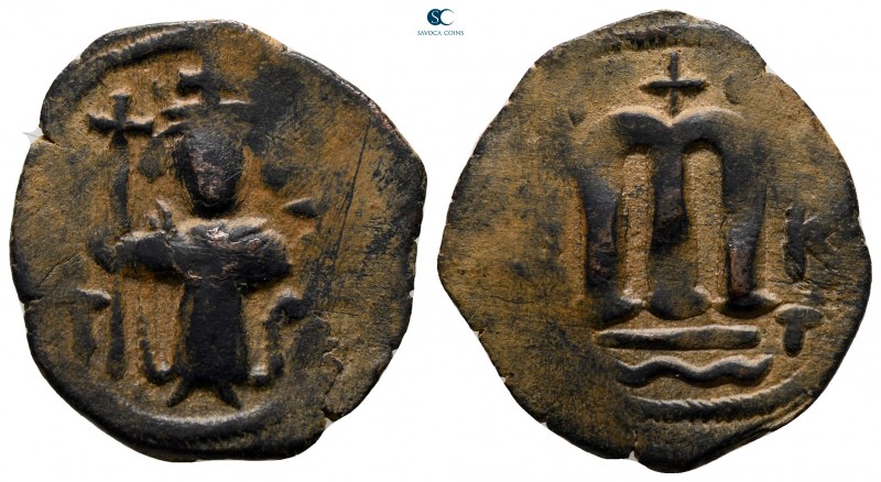 Umayyad Caliphate AD 660-690. Uncertain mint
Fals Æ

25 mm., 3,50 g.

very ...
