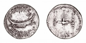 Marco Antonio
Denario. AR. Ceca volante. (32-31 a.C.). A/Galera pretoriana a der., alrededor ANT. AVG. III VIR. R.P.C. R/Águila legionaria entre dos ...