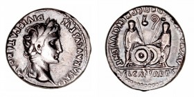 Augusto
Denario. AR. Lugdunum. (27 a.C.-14 d.C.). R/Cayo y Lucio togados, con sendos escudos, encima símpulo y lítuo, alrededor ley. 3.76g. RIC.207. ...