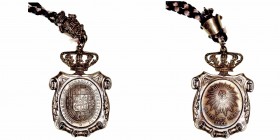 Isabel II
Medalla. AR. (1843-1868). Medalla académica. Elisabeth II Publicae Institutioni. 45.00mm. Con cordón de cuello con escudo e inciales EII en...