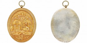 Medalla. AR. s/f. Real Academia San Romualdo de San Fernando (Cádiz). 60x50mm. Reverso liso. 64.93g. Plata dorada y con anilla. Escasa. EBC.