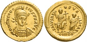 Theodosius II, 408 – 450 
Solidus, Constantinopolis 425–429, AV 4.48 g. D N THEODO – SIVS P F AVG Helmeted, pearl-diademed and cuirassed bust facing ...