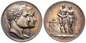 Premier Empire, Napoléon, 1810, AG 18.25 g. 32.1 mm par Andrieu, Jouannin et Denon.
Avers: Napoléon et Marie-Louise d'Autriche
Revers: NAPOLEON EMP ET...