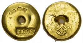CHINA, Volksrepublik, seit 1949, Kleiner runder Goldbarren mit rundem Loch zum Aufziehen zu 1 Tael Gold 1000 (Feingewicht) mit 3 Stempeln. Rs."99 Fine...